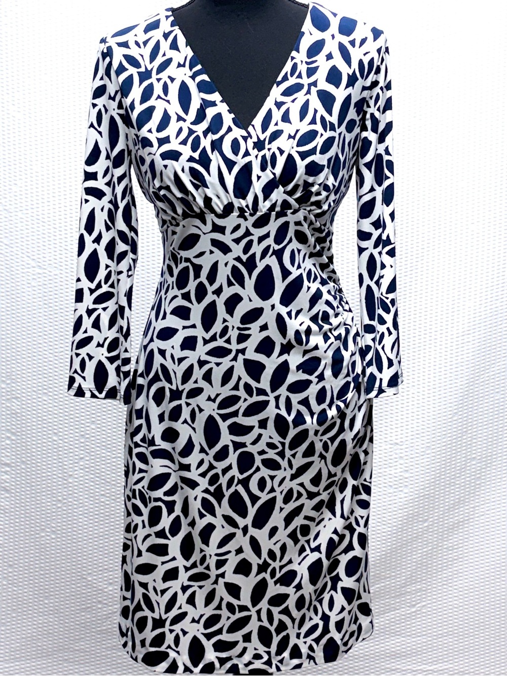 Liz Claiborne Faux Wrap Dress Women’s M Navy White Leaf Print Midi Stretch